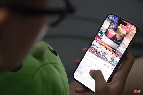 Thậm chí, anh Phan Chi còn xem bói, xem bài tarot online nếu muốn tìm giải pháp.