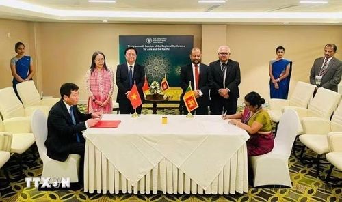 Việt Nam và Sri Lanka ký kết Kế hoạch công tác giai đoạn 2024-2026 dưới sự chứng kiến của Bộ trưởng Bộ Nông nghiệp và Phát triển nông thôn Lê Minh Hoan (27/02/2024). (Ảnh: TTXVN phát)