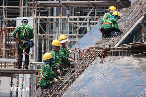 Dự án được tổ chức thi công liên tục 24/24h với nhiều ca kíp, đảm bảo tiến độ thi công. (Ảnh: Minh Quyết/TTXVN)
