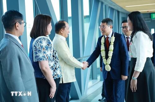 Thủ tướng Lê Minh Hưng bắt đầu chuyến tham dự Hội nghị Cấp cao ASEAN lần thứ 48 tại Cebu, Philippines. (Ảnh: Dương Giang/TTXVN)