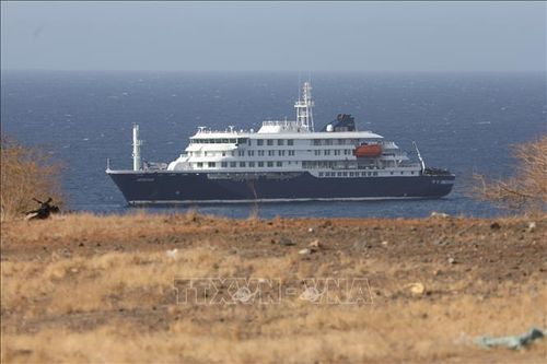 Tàu du lịch MV Hondius neo ở ngoài khơi Cape Verde ngày 4/5/2026. Ảnh minh họa: THX/TTXVN