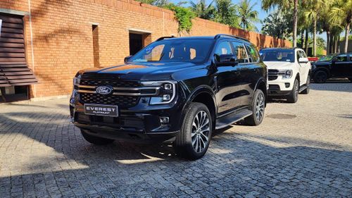 Ford Everest Platinum+ trang bị động cơ xăng 2.3L EcoBoost, sản sinh công suất 300 mã lực.