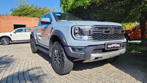 Ranger Raptor mới sử dụng động cơ 3.0L V6 EcoBoost xăng sản sinh công suất 397 PS tại 5.650 vòng/phút.
