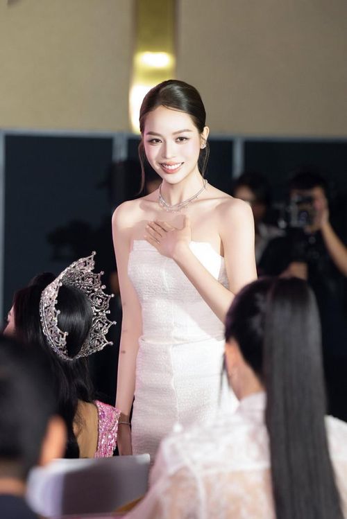 Thanh Thủy luôn xuất hiện trước công chúng với diện mạo xinh đẹp, chỉn chu. Ảnh: FBNV