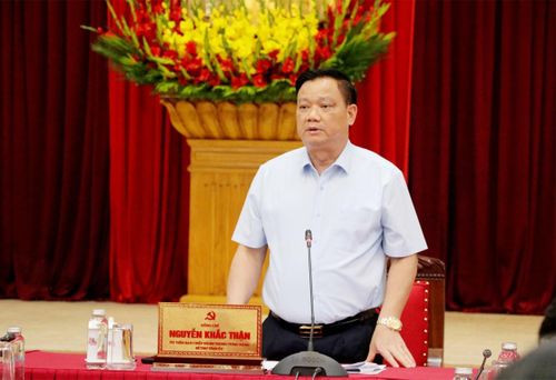 Bí thư Tỉnh ủy Nghệ An Nguyễn Khắc Thận phát biểu