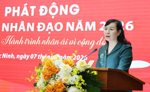 Đồng chí Nguyễn Thị Hà phát biểu tại chương trình. 