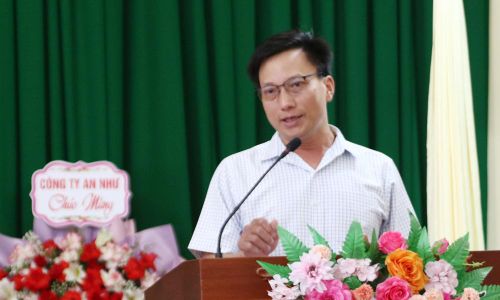  Đồng chí Nguyễn Hồng Quang, Phó Giám đốc Sở Nông nghiệp và Môi trường phát biểu ý kiến. 
