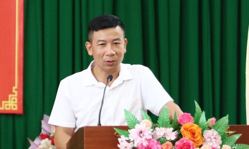  Ông Nguyễn Thế Hùng, Giám đốc Công ty cổ phần Kinh doanh, chế biến thực phẩm sạch 5 sao Việt Nam phát biểu ý kiến thảo luận. 