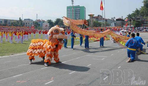Màn đồng diễn thể dục thể thao và biểu diễn lân sư rồng tại Lễ khai mạc Đại hội TDTT tỉnh.