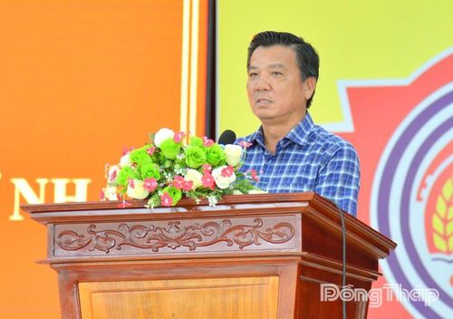 Lãnh đạo Sở Nông nghiệp và Môi trường trả lời các ý kiến của cử tri.