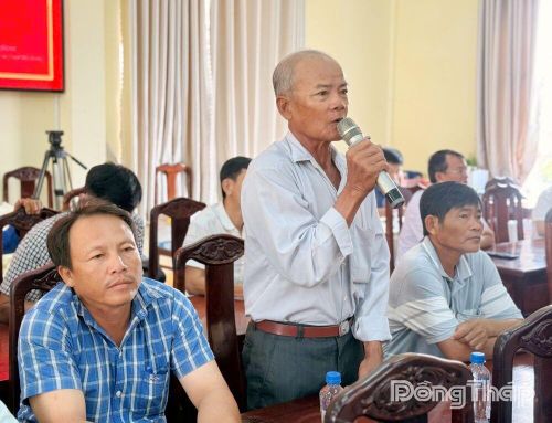 Cử tri xã Thường Phước phát biểu ý kiến.