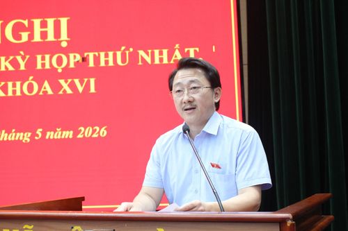 Đồng chí Sùng A Hồ - Phó Bí thư Tỉnh ủy, Trưởng Đoàn ĐBQH tỉnh thông tin tới cử tri kết quả Kỳ họp thứ nhất, Quốc hội khóa XVI.