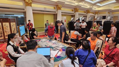 Lực lượng chức năng làm việc với các đối tượng liên quan.