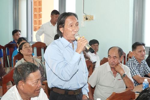 Cử tri nêu kiến nghị tại buổi tiếp xúc