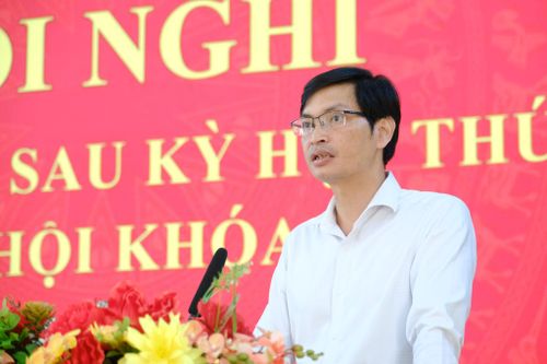 Đại diện lãnh đạo xã Tân Hà Lâm Hà tiếp thu, giải trình các ý kiến cử tri phản ánh trên địa bàn
