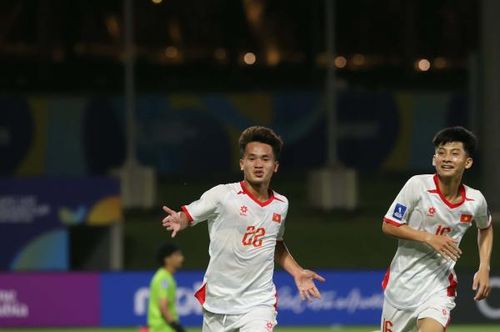 Các cầu thủ U17 Việt Nam ăn mừng bàn thắng của Quang Hưng. Ảnh: VFF.
