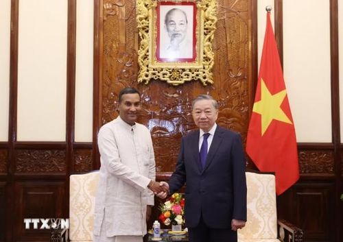 Tháng 9/2024, Tổng Bí thư Tô Lâm (nay là Tổng Bí thư, Chủ tịch nước) tiếp Đại sứ Sri Lanka tại Việt Nam Poshitha Perera. Ảnh: TTXVN.