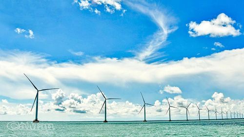 Hệ thống trụ tuabin của Nhà máy điện gió Viên An (Xã Phan Ngọc Hiển) vận hành thương mại, tạo diện mạo công nghiệp năng lượng và thúc đẩy kinh tế biển, du lịch.