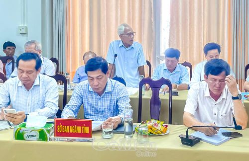 Cử tri Trần Quốc Việt, xã Thới Bình kiến nghị các vấn đề liên quan đến phát triển hạ tầng giao thông.