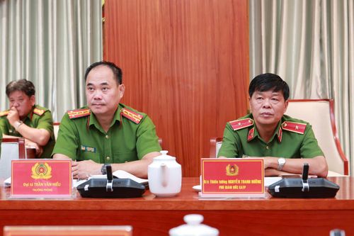 Thiếu tướng Nguyễn Thanh Hưởng, PGĐ CATP và Đại tá Trần Văn Hiếu, Trưởng Phòng Cảnh sát PCCC&CNCH, CATP dự hội nghị