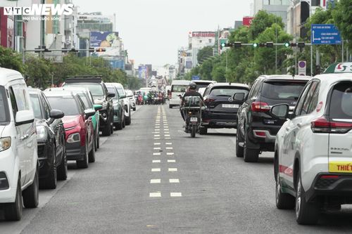 Đây cũng là lần đầu tiên TP.HCM áp dụng hình thức phân luồng giao thông theo làn đường đảo chiều dựa trên thời gian trong ngày. Giải pháp này được kỳ vọng giúp tận dụng tối đa diện tích mặt đường, phù hợp với lưu lượng phương tiện thay đổi theo từng thời điểm.