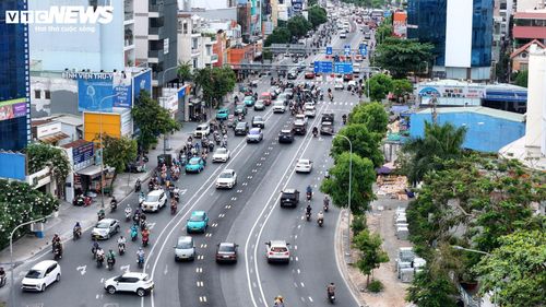 Đường Cộng Hòa là trục giao thông huyết mạch, kết nối khu Tây Bắc với trung tâm TP.HCM và khu vực sân bay Tân Sơn Nhất. Tuy nhiên, nhiều năm qua, tuyến đường này thường xuyên rơi vào tình trạng quá tải, đặc biệt trong giờ cao điểm.