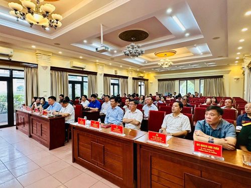 Đảng ủy, Chính quyền và nhân dân phường Văn Miếu - Quốc Tử Giám lắng nghe Hội nghị triển khai, thi hành Luật Thủ đô năm 2026 và giao ban định kỳ giữa Thành ủy - HĐND - UBND - Ủy ban MTTQ Việt Nam thành phố với cơ sở. Ảnh: Quyên An.
