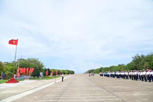 Các cán bộ, chiến sĩ càng tự hào khi được làm nhiệm vụ nơi đầu sóng ngọn gió, thể hiện rõ sự trung thành tuyệt đối với Đảng, với Tổ quốc.