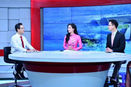 Nhà giáo Phạm Văn Hoan, Hiệu trưởng Trường Tiểu học Bình Minh, Hà Nội trao đổi tại Chương trình. Ảnh: Phan Anh