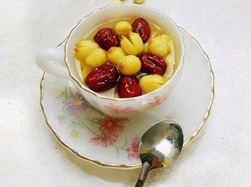 Chè hạt sen táo đỏ dưỡng tâm, an thần.