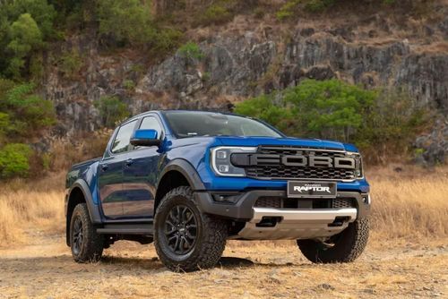 Sức mạnh của Ranger Raptor mới đến từ động cơ 3.0L V6 EcoBoost xăng, mang lại khả năng tăng tốc ấn tượng và phản hồi gần như tức thì nhờ hệ thống chống trễ turbo lấy cảm hứng từ xe đua.