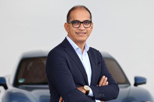 Ông Sajjad Khan được bổ nhiệm vào ban điều hành Porsche từ tháng 11/2023, phụ trách mảng Car-IT. Mới đây, hãng xe cho biết đã cắt giảm vị trí của ông và sáp nhập mảng Car-IT vào bộ phận R&D do Phó Chủ tịch Hội đồng Quản trị Michael Steiner đảm nhận.