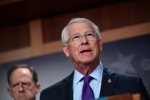 Thượng nghị sĩ Cộng hòa Roger Wicker và nhiều nghị sĩ trong đảng bày tỏ lo ngại với kế hoạch rút quân của ông Trump. Ảnh: Reuters. 