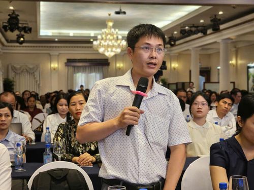  Đại diện Công ty Xuất nhập khẩu Tú Anh phát biểu tại buổi đối thoại. Ảnh: Nguyễn Thuận.