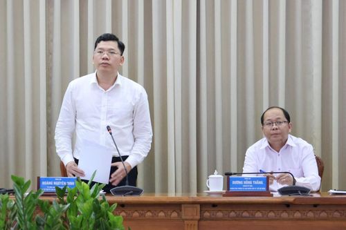  Theo Phó chủ tịch TP.HCM Hoàng Nguyên Dinh, trong 4 tháng đầu năm, thành phố đã khởi công 10 dự án hạ tầng chiến lược với tổng vốn gần 520.000 tỷ đồng. 