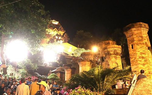 Tháp Bà Pô Nagar lung linh về đêm, thu hút du khách