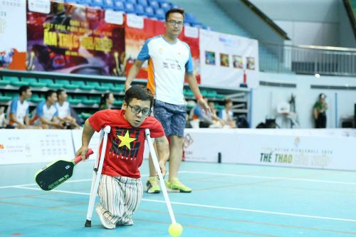 Diễn giả, VĐV Nguyễn Sơn Lâm đã có cơ hội thi đấu, cạnh tranh sòng phẳng với các VĐV không khuyết tật tại giải đấu. Ảnh: TRẦN HUẤN