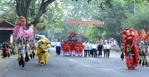 Lễ hội đền thờ Lê Hoàn (xã Xuân Lập) được tổ chức hằng năm, thu hút đông đảo nhân dân và du khách thập phương