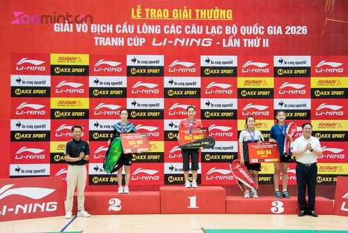 Ban tổ chức trao giải nội dung đơn nữ