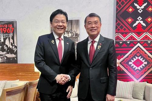 Thủ tướng Lê Minh Hưng gặp Thủ tướng Singapore Lawrence Wong - Ảnh: VGP