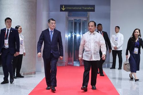 Thủ tướng Lê Minh Hưng và đoàn đại biểu cấp cao Việt Nam rời Cebu về Hà Nội, kết thúc tốt đẹp chuyến công tác tham dự Hội nghị Cấp cao ASEAN lần thứ 48 - Ảnh: VGP/Nhật Bắc