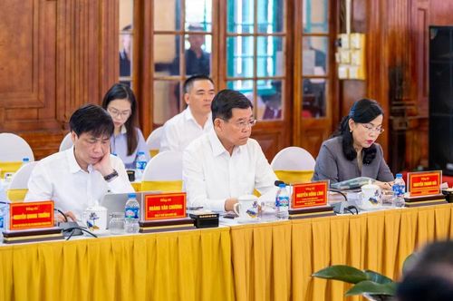 Thành viên Đoàn kiểm tra, giám sát và các đại biểu dự hội nghị. (Ảnh: DUY LINH)