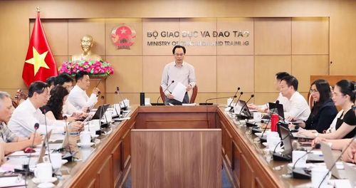Bộ trưởng Bộ GD&ĐT Hoàng Minh Sơn làm việc với Vụ Giáo dục đại học.