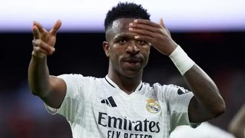 Hợp đồng hiện tại giữa Vinicius và Real Madrid sẽ hết hạn vào năm 2027, đồng nghĩa cầu thủ 25 sẽ có quyền đàm phán với bất kỳ đội bóng nào mà anh muốn trong ít tháng tới.