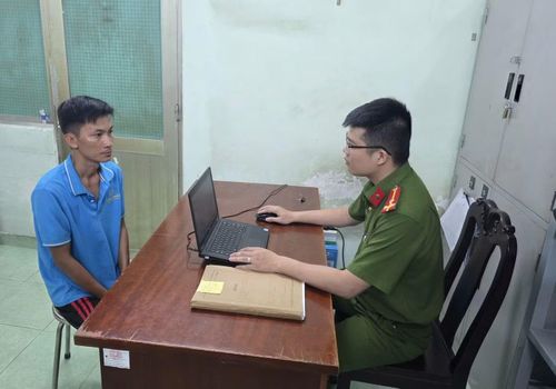 Công an làm việc với Quốc.
