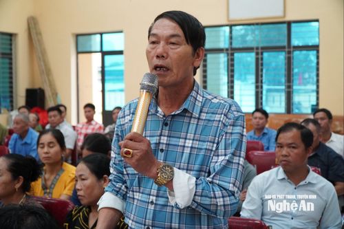 Nhiều ý kiến phản ánh những bất cập trong lĩnh vực đất đai như việc cấp giấy chứng nhận quyền sử dụng đất còn chậm. Ảnh: Bá Hậu