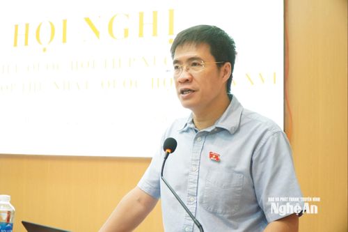Đại biểu Quốc hội Hoàng Minh Hiếu đã thông tin tới cử tri những kết quả nổi bật của Kỳ họp thứ nhất, Quốc hội khóa XVI. Ảnh: Bá Hậu
