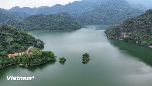 Hồ Ba Bể, tỉnh Thái Nguyên - điểm đến hấp dẫn hàng đầu khu vực miền núi phía Bắc. (Ảnh: Nguyên Hoàng/Vietnam+)