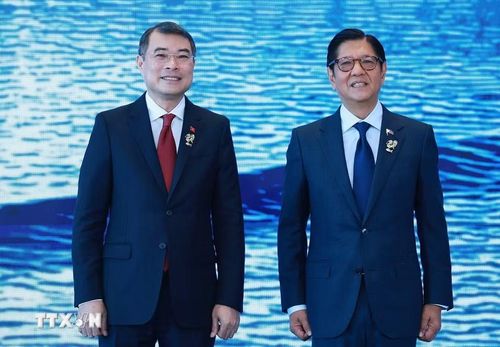 Tổng thống Philippines Ferdinand Romualdez Marcos Jr, Chủ tịch ASEAN năm 2026 đón Thủ tướng Lê Minh Hưng dự Hội nghị Cấp cao ASEAN lần thứ 48. (Ảnh: Dương Giang/TTXVN)