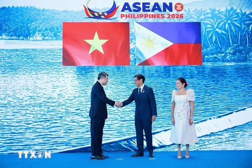 Tổng thống Philippines Ferdinand Romualdez Marcos Jr, Chủ tịch ASEAN năm 2026 đón Thủ tướng Lê Minh Hưng dự Hội nghị Cấp cao ASEAN lần thứ 48. (Ảnh: Dương Giang/TTXVN)